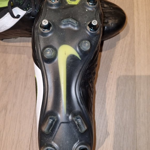 Nike Tiempo Legend 8 Elite SG Cleats Size 10.5 US. - Picture 4 of 4